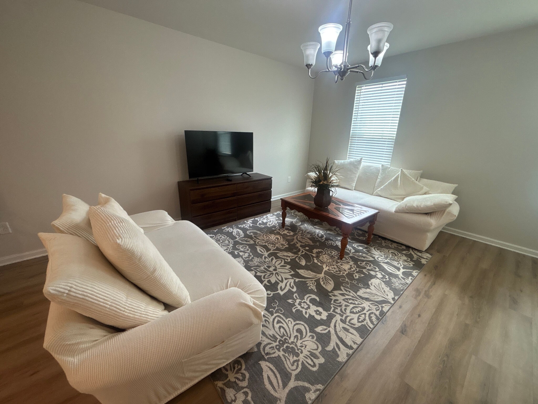 Building Photo - Room in Townhome on Poplar Leaf Way