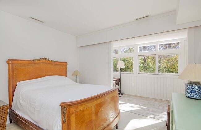 Building Photo - 20 Bay Inlet Rd