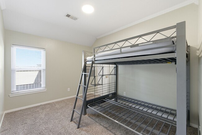 Building Photo - 7215 Bristol Ridge Dr