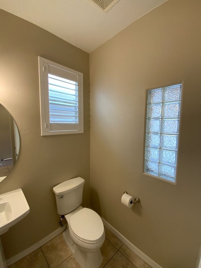 Building Photo - 3 Bedroom Townhome Available Near Wyoming Blvd NE & Paseo Del Norte Blvd NE!