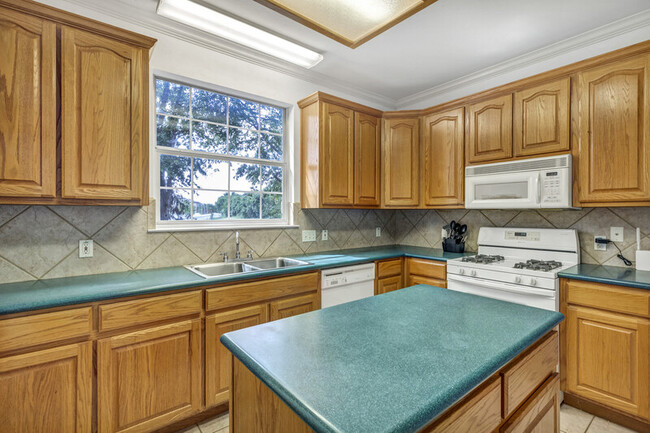 Building Photo - 2117 Willow Way