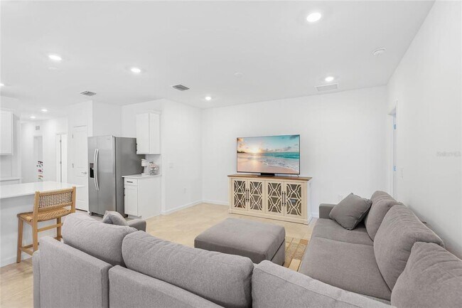 Building Photo - 6587 Silverstar Dr