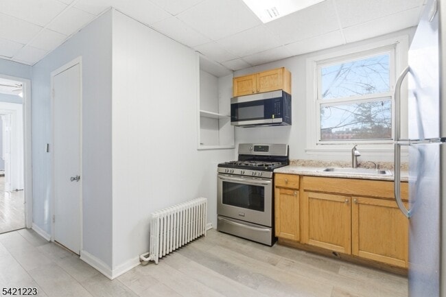 Building Photo - 70 Valley St