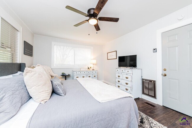 Building Photo - 1304 Georgia Ave