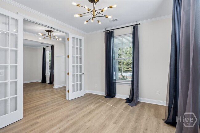 Building Photo - 241 Ridgewood Park Dr S