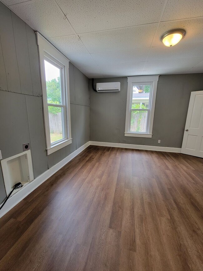 Building Photo - 2209 N Travis Ave