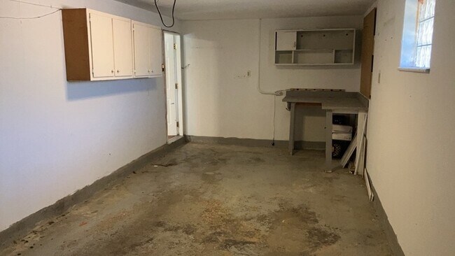 Building Photo - 6045 Ansbury Dr