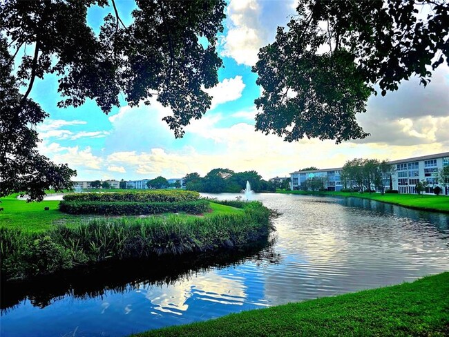 Building Photo - 2305 Lucaya Ln