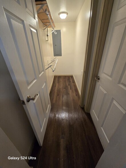 Building Photo - 346 Blackburn Ave
