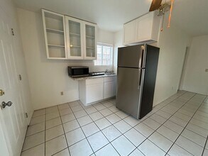 Building Photo - 735 Genevieve St