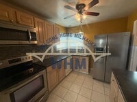 Building Photo - 1120 S 114th St