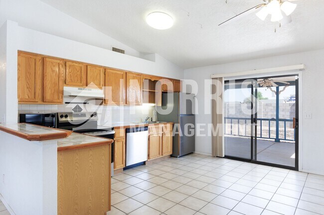 Building Photo - Charming Home with Private Backyard