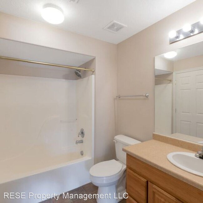 Building Photo - 3 br, 2 bath House - 3397 E Ridge Rd #8