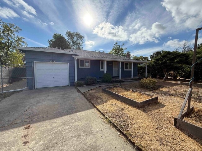 Primary Photo - Slice of Country Living in the Heart of Sa...