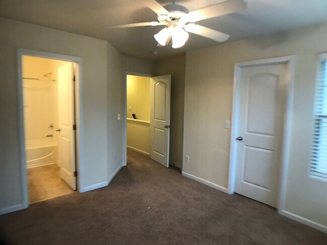 Building Photo - 105 Mt Evans Dr