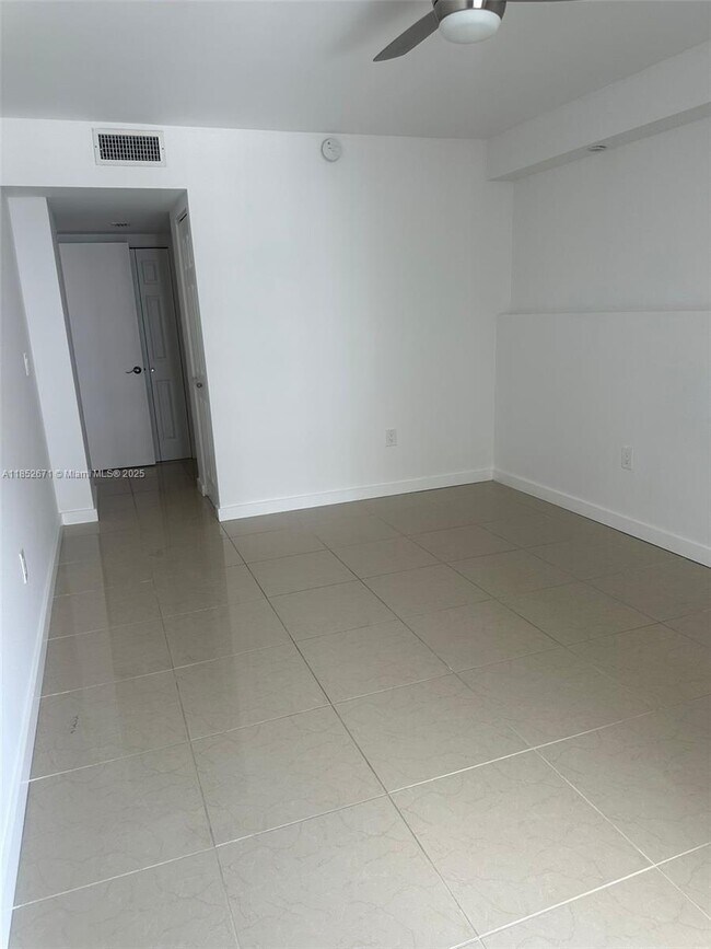 Building Photo - 9273 Collins Ave