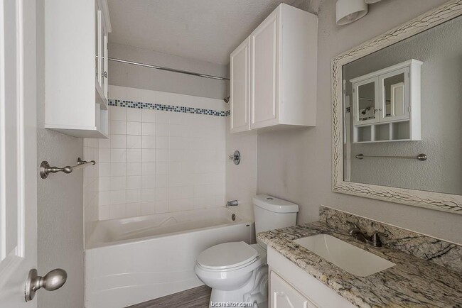 Building Photo - 804 Oran Cir