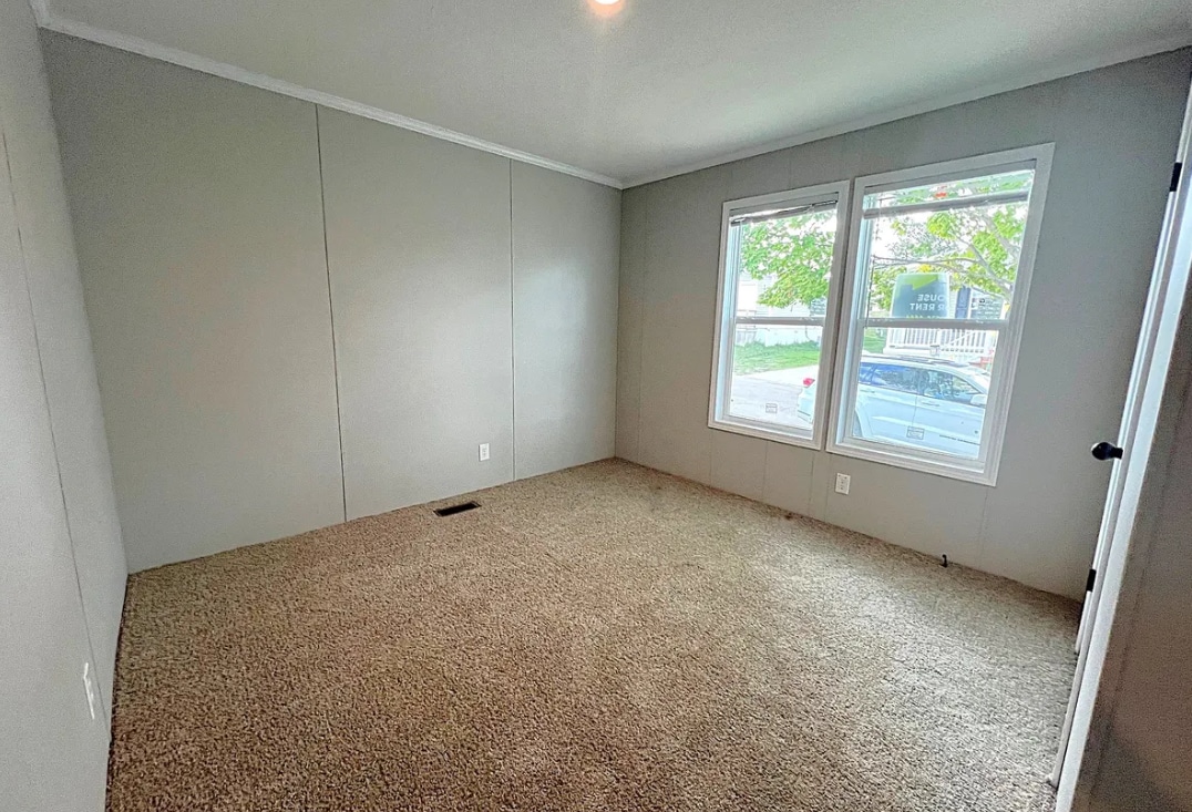 Building Photo - 6588 N Hampshire Dr