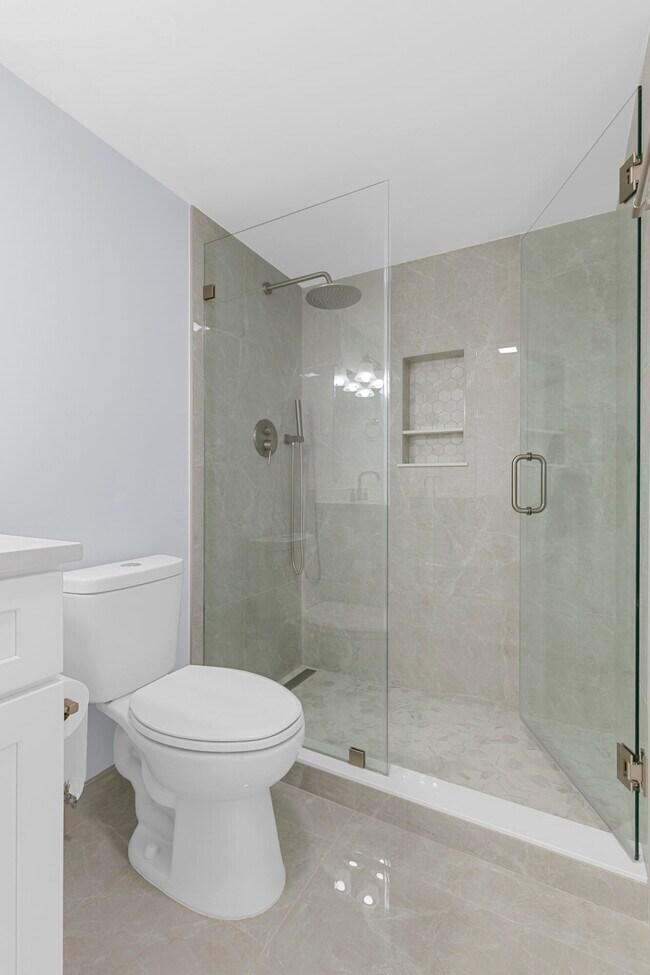 Building Photo - 2901 S Palm Aire Dr