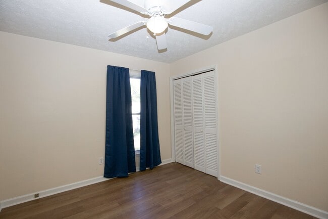 Building Photo - 330 Conifer Dr