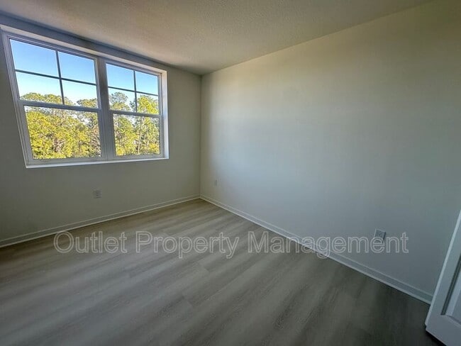 Building Photo - 5587 Millennia Park Dr