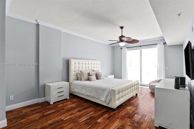 Building Photo - 601 N Miramar Ave