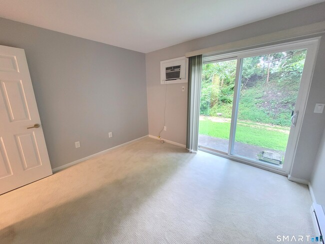 Building Photo - 303 Willow Springs