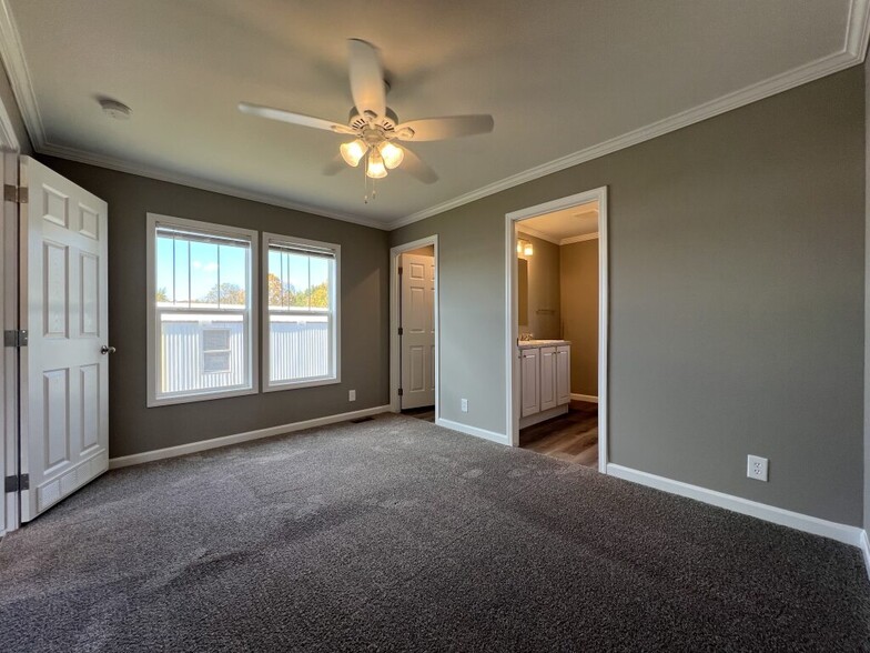 Building Photo - 215 Red Spruce Cir