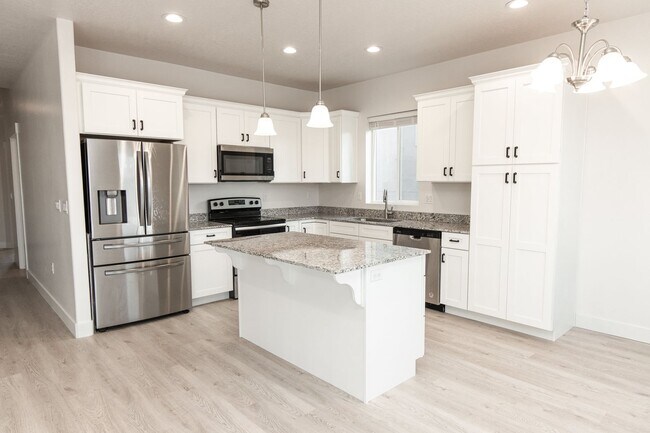 Building Photo - 1431 W Russo Dr