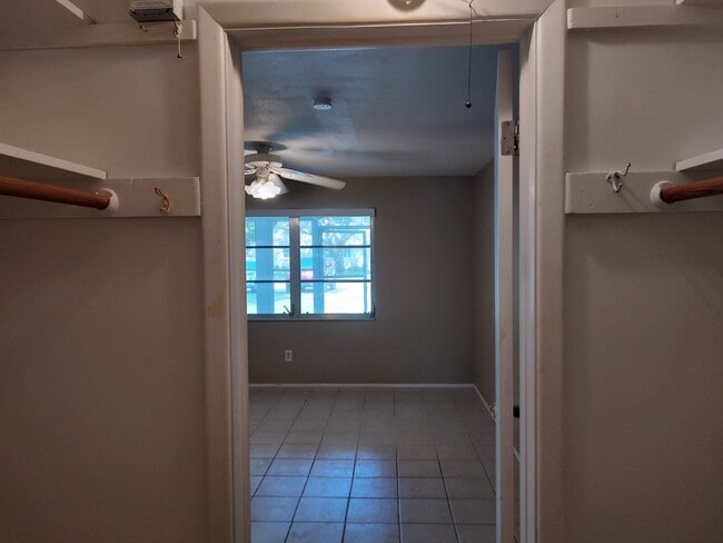 Building Photo - 489 Jewel Ct