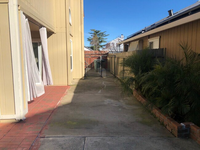 Building Photo - Cozy & Well-Maintained Home in a Peaceful ...