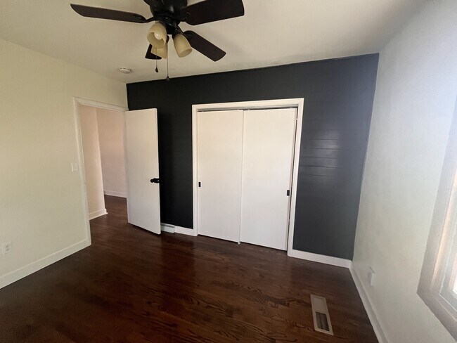 Building Photo - 6 Riverview Ln