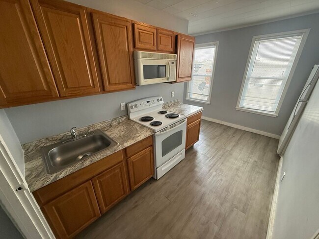 Building Photo - Third floor, 2 bedroom, 1 Bath in Manchest...