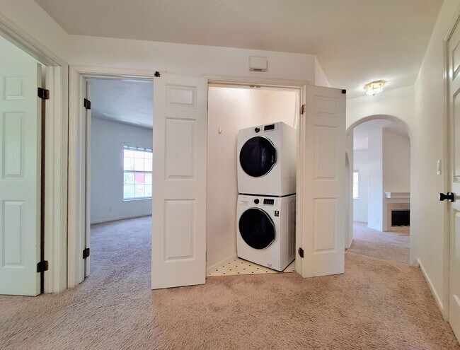 Building Photo - Beautiful Second Floor 3bd Condo w/Detached Garage & Pool