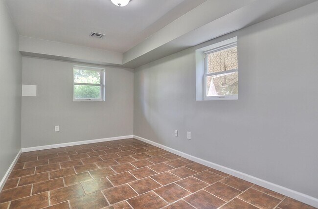 Building Photo - 205 Halladay St