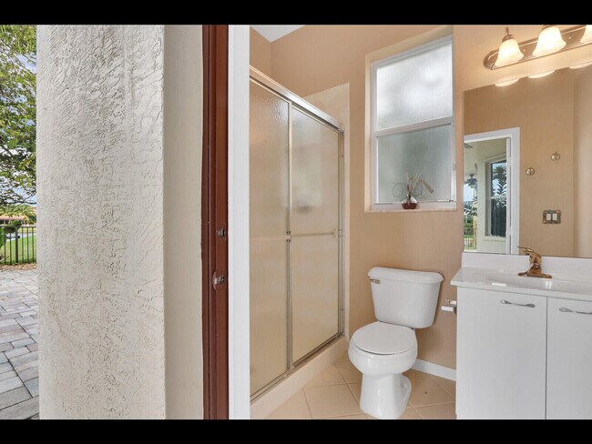 Building Photo - 3043 Hartridge Terrace