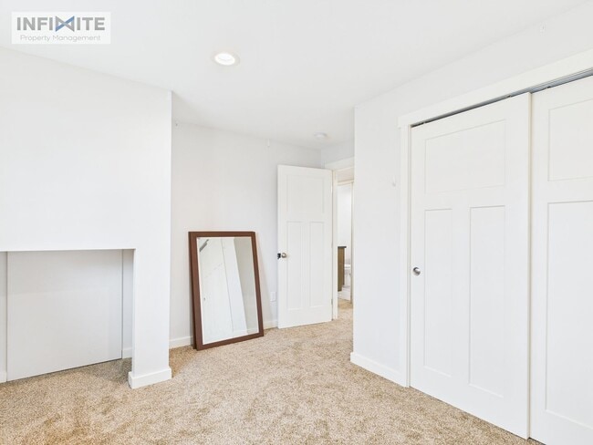 Building Photo - Great Four Bedroom!