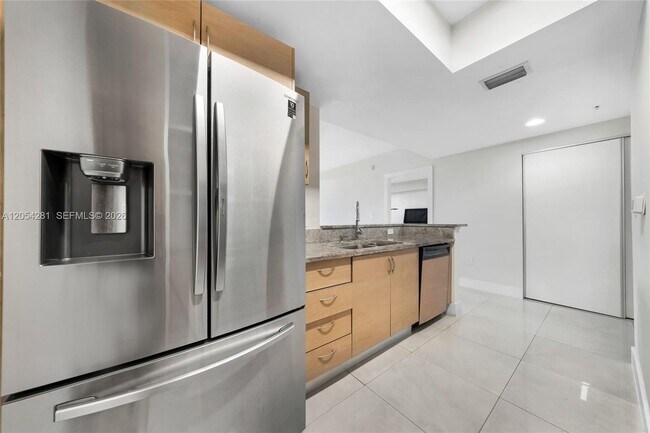 Building Photo - 2775 NE 187th St
