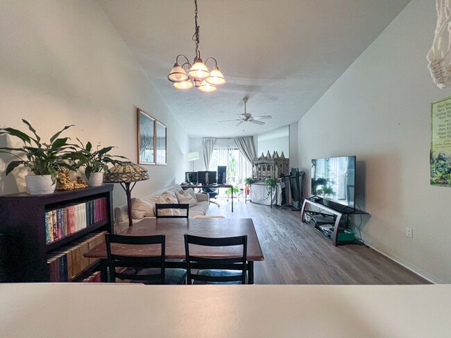 Building Photo - 2BR/2BA Condo in NW Gainesville - availabl...
