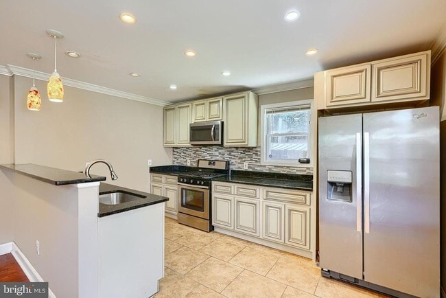 Building Photo - 6110 Everall Ave