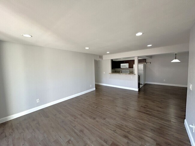 Building Photo - COUNTRY MILE RD POMONA 91766 (2 BED / 2 BATH)