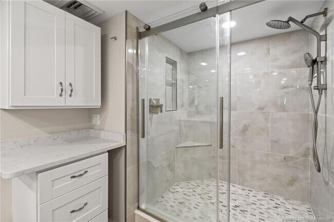 Building Photo - 9650 S Ocean Dr