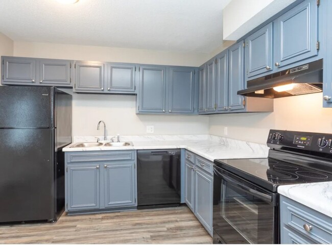 Building Photo - Beautifully Renovated 2 Bedroom Townhomes ...