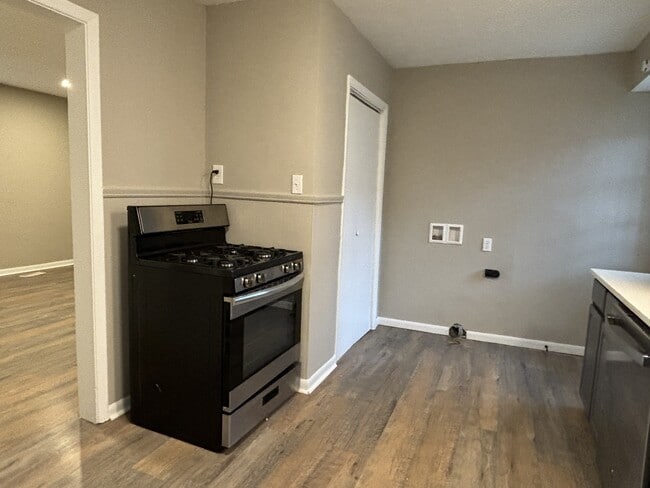 Building Photo - 4414 Kingsley Dr