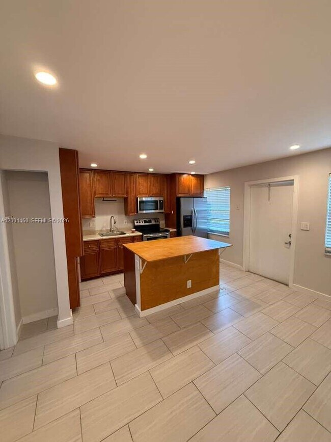 Building Photo - 5150 NE 6th Ave