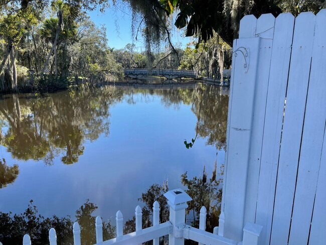 Building Photo - 196 SW Kanner Hwy