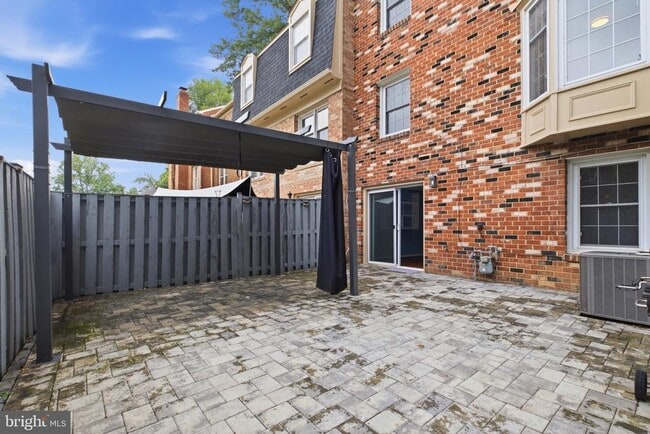 Building Photo - 7428 Fountain Head Dr