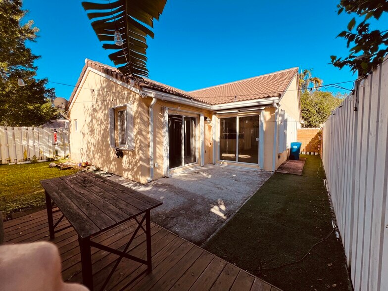 Building Photo - 1611 Palermo Dr