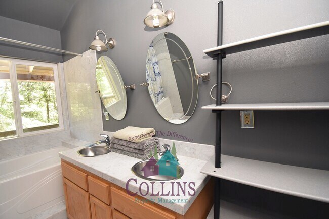 Building Photo - 12999 Capitol Dr