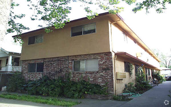 Building Photo - 1213 V St